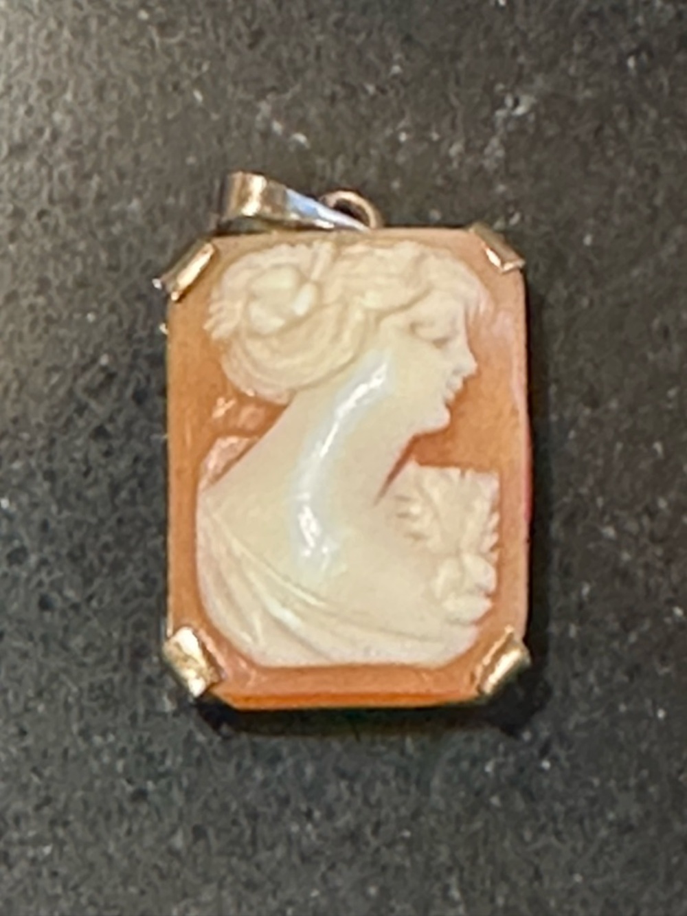 Vintage cameo pendant 10kt